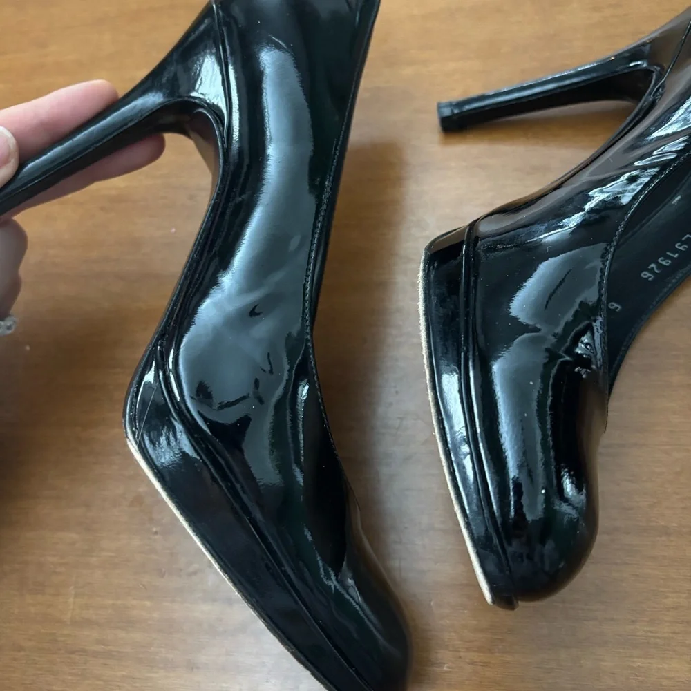 Stuart Weitzman Glossy Black Heels Size 6 - Picture 13 of 15
